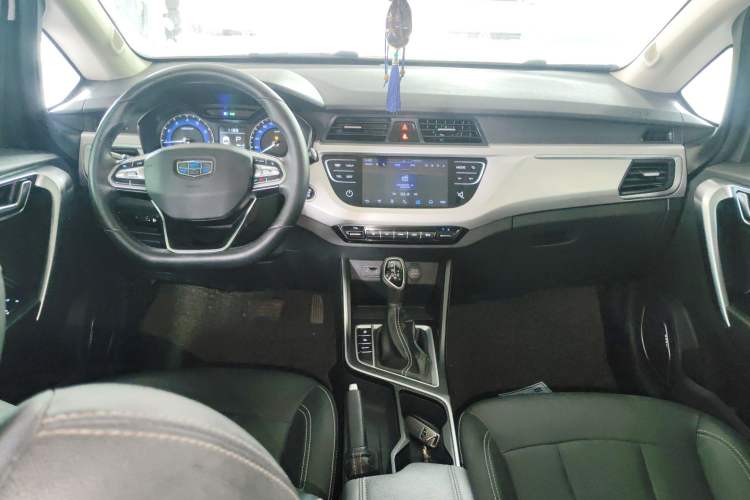 Used Geely Auto Vision X3 2019 Upgraded Model 1.5L CVT Prestige Version Center Console