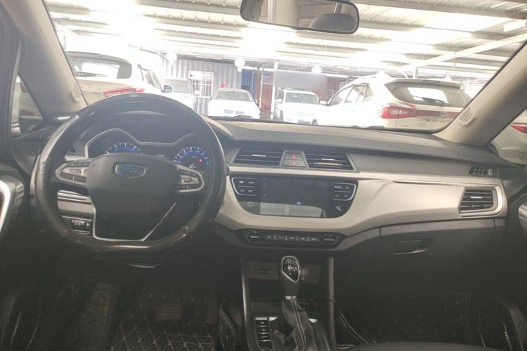 Used Geely Auto Vision X3 2019 Upgraded Model 1.5L CVT Prestige Version Center Console