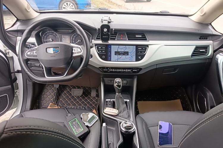 Used Geely Auto Vision X3 2019 Upgraded Model 1.5L CVT Prestige Version Center Console