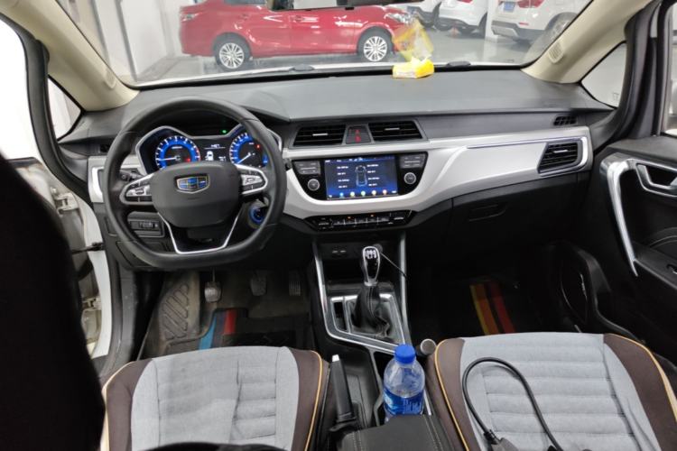 Used Geely Auto Vision X3 2019 Upgraded Model 1.5L Manual Elite Version Center Console