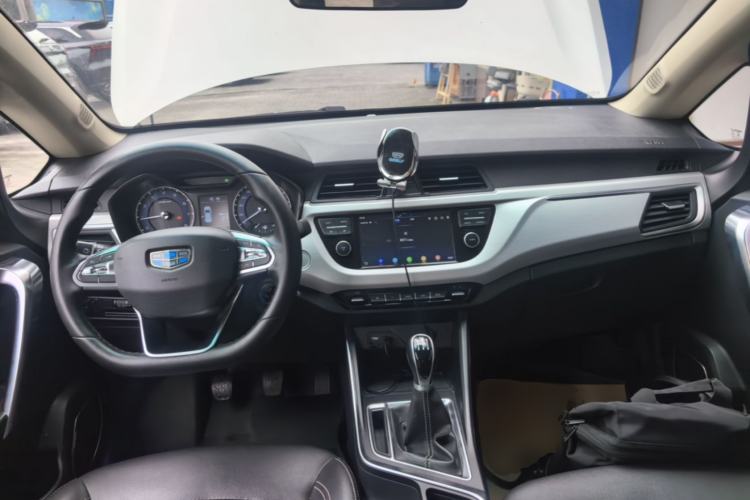 Used Geely Auto Vision X3 2019 Upgraded Model 1.5L Manual Luxury Version Center Console