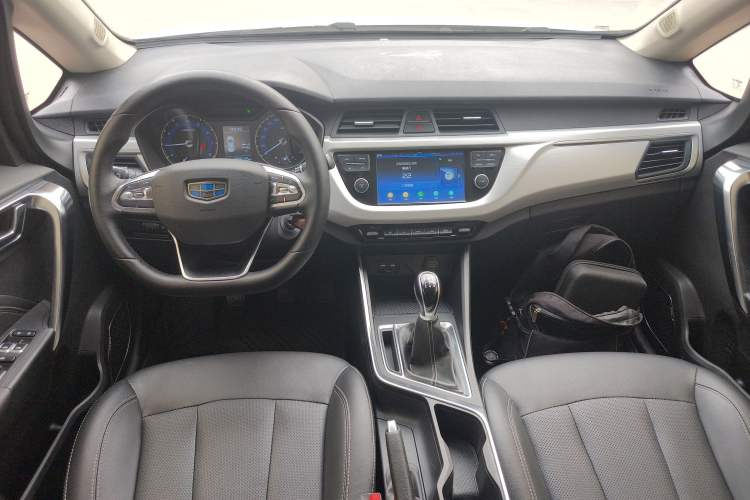 Used Geely Auto Vision X3 2019 Upgraded Model 1.5L Manual Elite Version Center Console