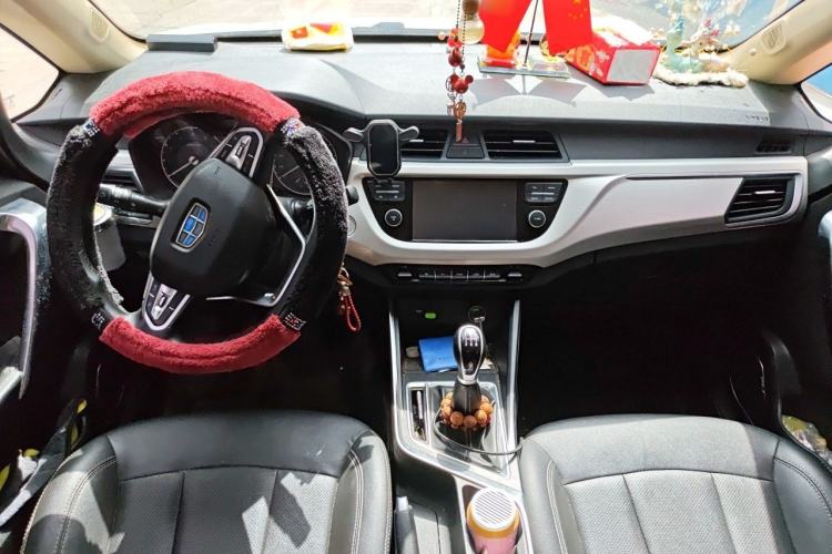 Used Geely Auto Vision X3 2019 Upgraded Model 1.5L Manual Elite Version Center Console