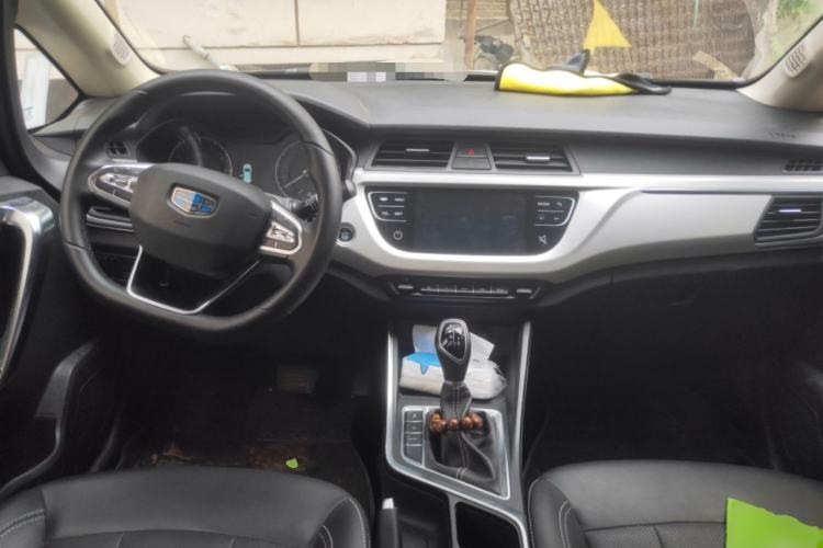 Used Geely Auto Vision X3 2019 Upgraded Model 1.5L CVT Prestige Version Center Console