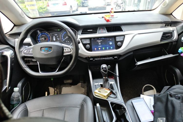 Used Geely Auto Vision X3 2019 Upgraded Model 1.5L CVT Elite Version Center Console