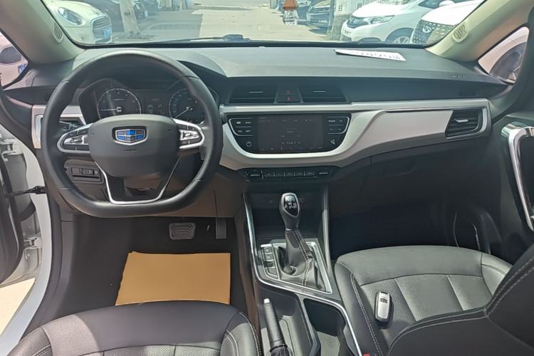 Used Geely Auto Vision X3 2019 Upgraded Model 1.5L CVT Prestige Version Center Console