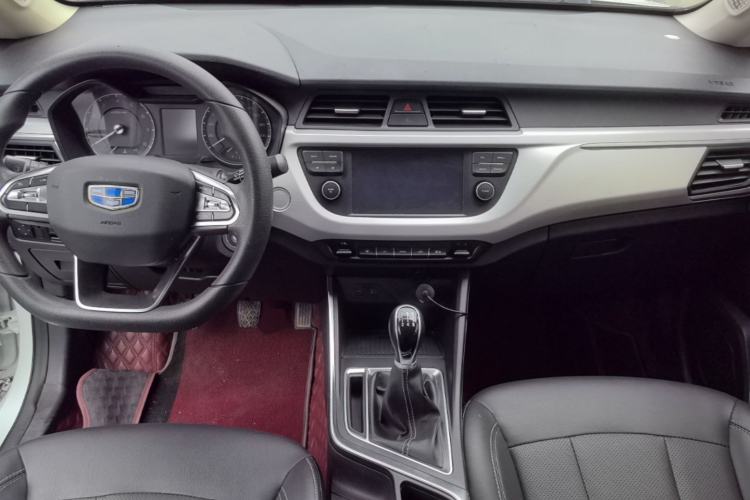 Used Geely Auto Vision X3 2019 Upgraded Model 1.5L Manual Elite Version Center Console