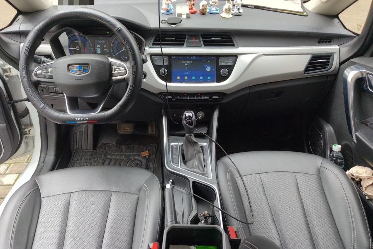 Used Geely Auto Vision X3 2019 Upgraded Model 1.5L CVT Elite Version Center Console
