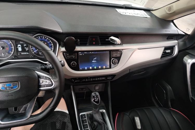 Used Geely Auto Vision X3 2019 Upgraded Model 1.5L CVT Elite Version Center Console