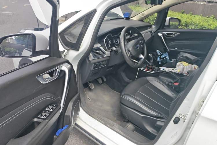 Used Geely Auto Vision X3 2019 Upgraded Model 1.5L Manual Elite Version Driver Seat