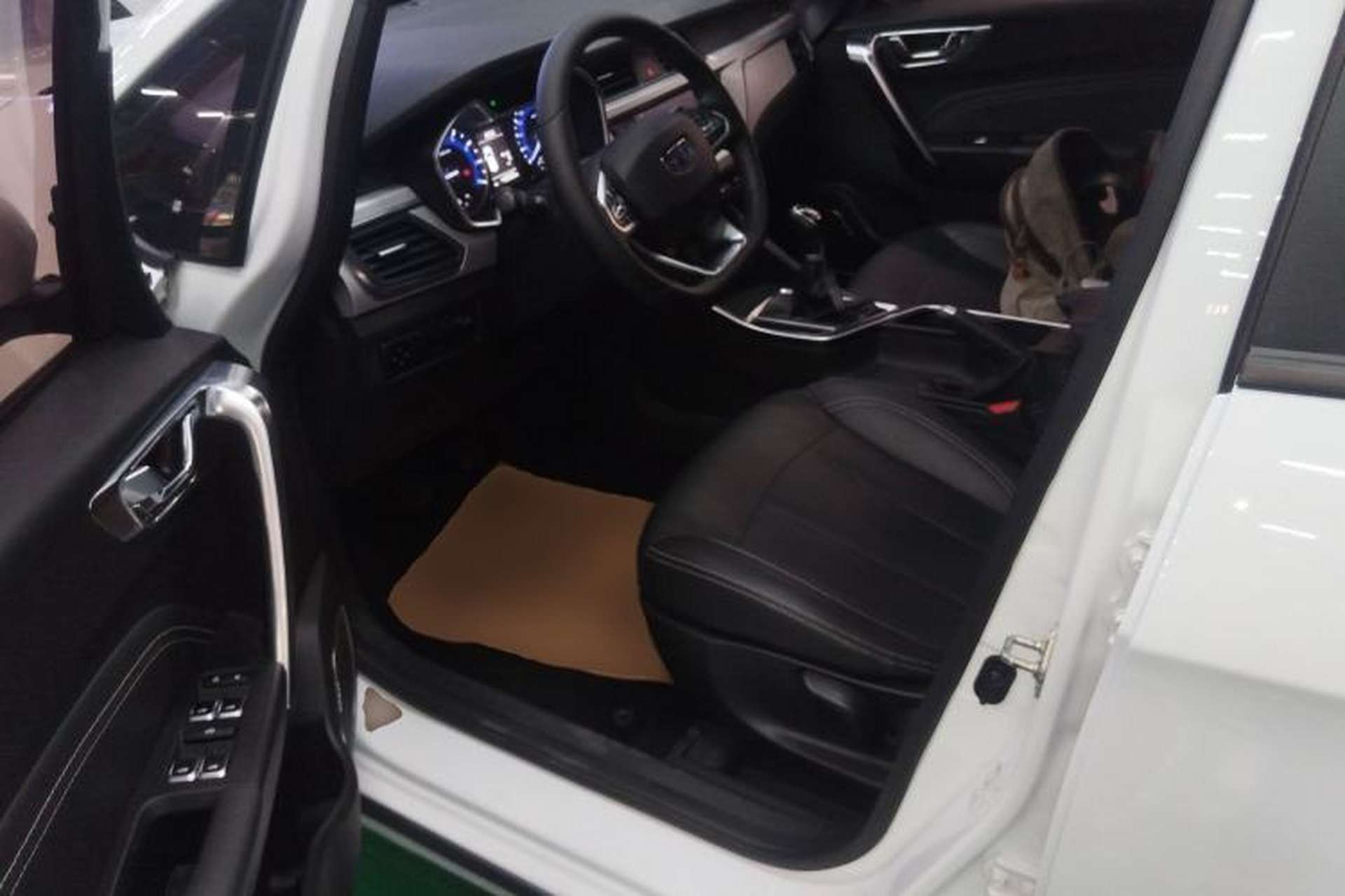Used Geely Auto Vision X3 2019 Upgraded Model 1.5L Manual Luxury Version Driver Seat
