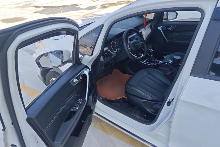 Used Geely Auto Vision X3 2019 Upgraded Model 1.5L Manual Elite Version Driver Seat