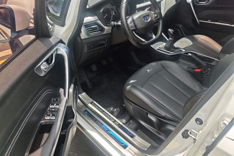 Used Geely Auto Vision X3 2019 Upgraded Model 1.5L Manual Luxury Version Driver Seat