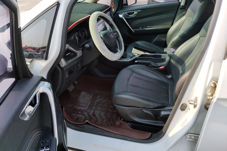 Used Geely Auto Vision X3 2019 Upgraded Model 1.5L CVT Prestige Version Driver Seat