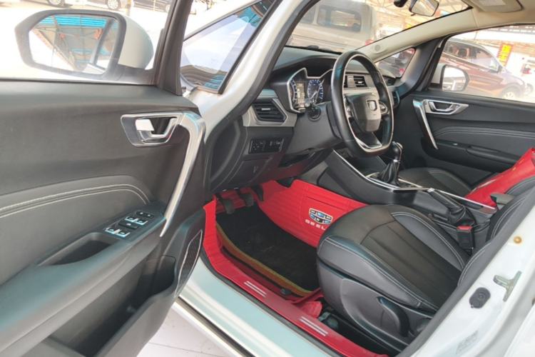 Used Geely Auto Vision X3 2019 Upgraded Model 1.5L Manual Luxury Version Driver Seat