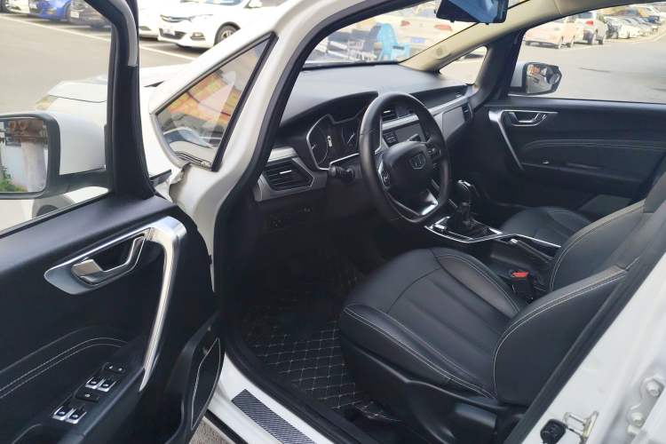 Used Geely Auto Vision X3 2019 Upgraded Model 1.5L Manual Elite Version Driver Seat