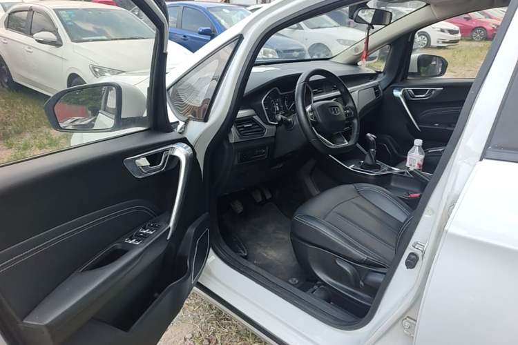 Used Geely Auto Vision X3 2019 Upgraded Model 1.5L Manual Luxury Version Driver Seat