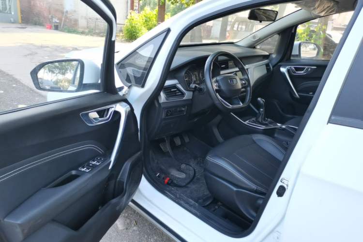 Used Geely Auto Vision X3 2019 Upgraded Model 1.5L Manual Elite Version Driver Seat