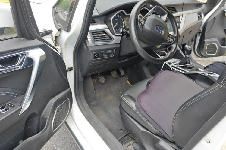 Used Geely Auto Vision X3 2019 Upgraded Model 1.5L Manual Elite Version Driver Seat