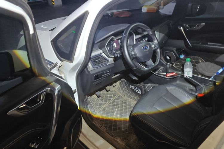 Used Geely Auto Vision X3 2019 Upgraded Model 1.5L Manual Elite Version Driver Seat