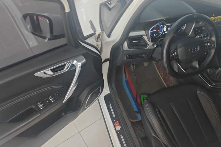 Used Geely Auto Vision X3 2019 Upgraded Model 1.5L Manual Elite Version Driver Seat