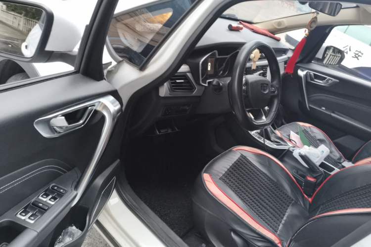 Used Geely Auto Vision X3 2019 Upgraded Model 1.5L CVT Prestige Version Driver Seat