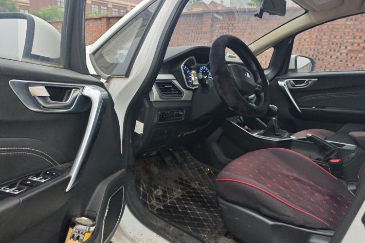 Used Geely Auto Vision X3 2019 Upgraded Model 1.5L Manual Elite Version Driver Seat