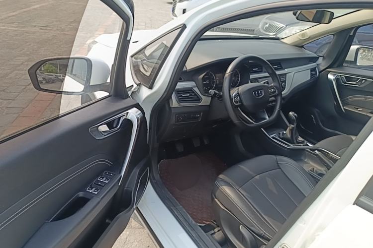 Used Geely Auto Vision X3 2019 Upgraded Model 1.5L Manual Luxury Version Driver Seat
