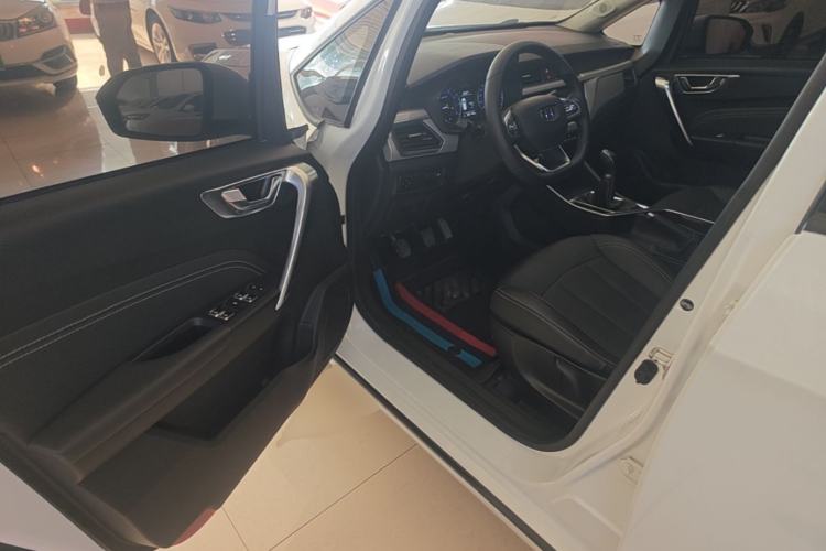 Used Geely Auto Vision X3 2019 Upgraded Model 1.5L Manual Luxury Version Driver Seat