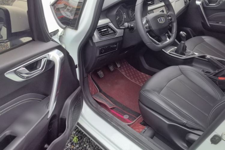 Used Geely Auto Vision X3 2019 Upgraded Model 1.5L Manual Elite Version Driver Seat