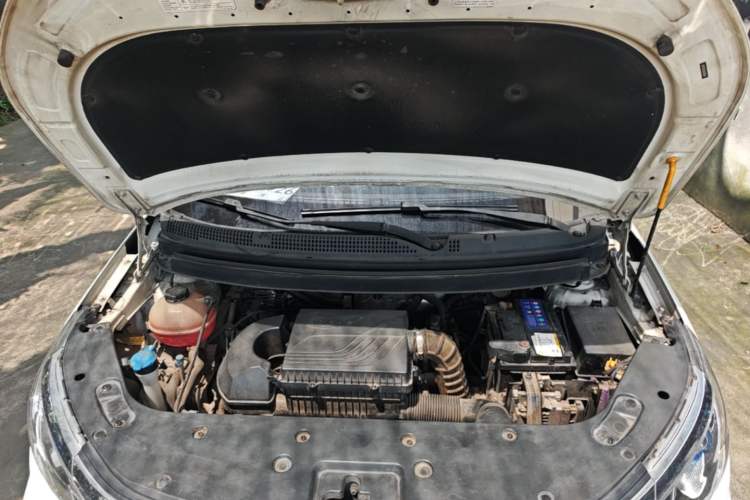Used Geely Auto Vision X3 2019 Upgraded Model 1.5L CVT Prestige Version Engine Bay