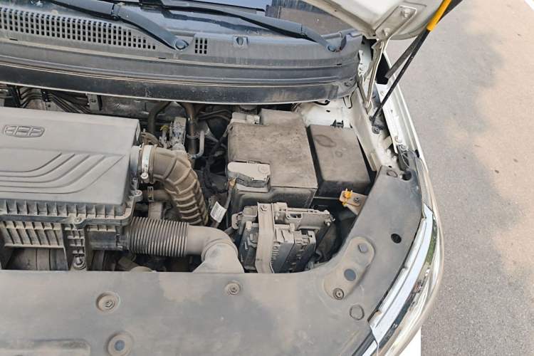 Used Geely Auto Vision X3 2019 Upgraded Model 1.5L CVT Prestige Version Engine Bay Left