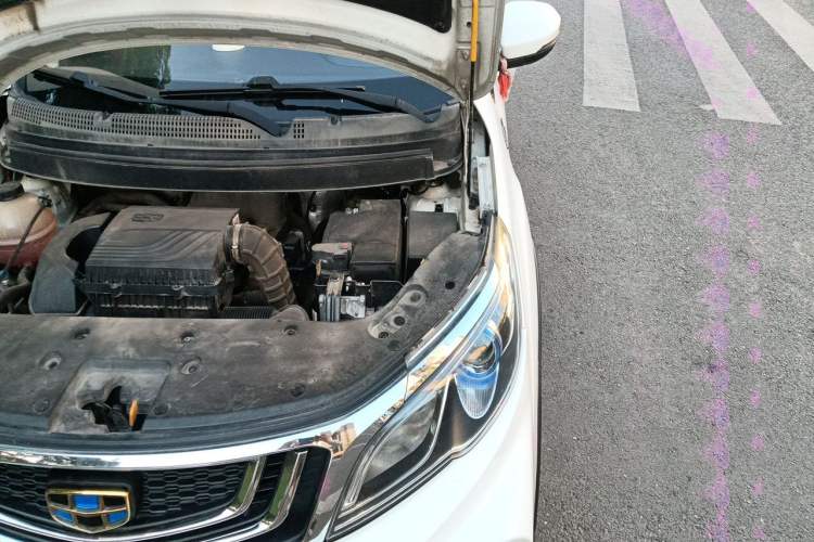 Used Geely Auto Vision X3 2019 Upgraded Model 1.5L CVT Prestige Version Engine Bay Left