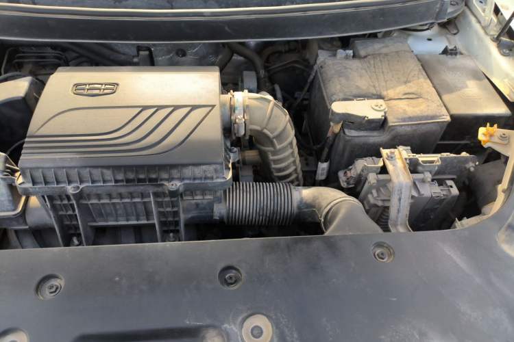 Used Geely Auto Vision X3 2019 Upgraded Model 1.5L CVT Elite Version Engine Bay Left