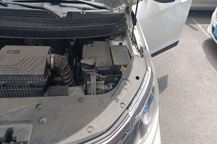 Used Geely Auto Vision X3 2019 Upgraded Model 1.5L CVT Elite Version Engine Bay Left