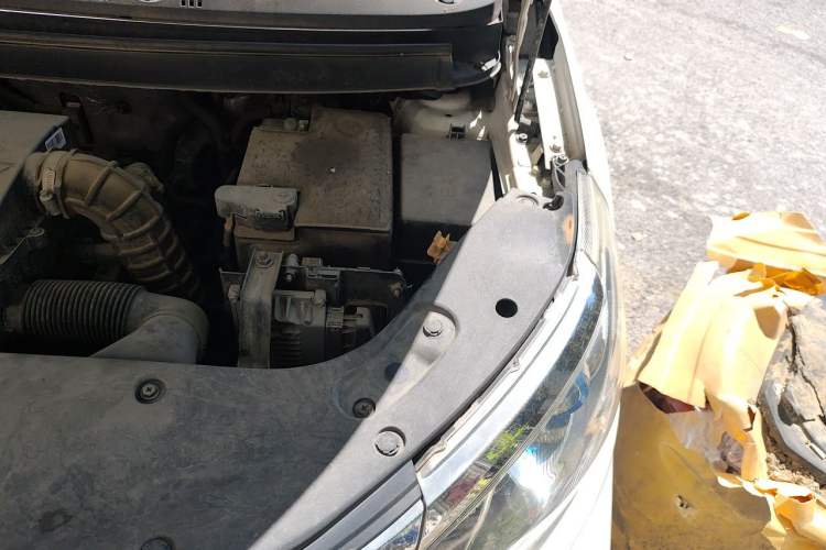 Used Geely Auto Vision X3 2019 Upgraded Model 1.5L CVT Prestige Version Engine Bay Left