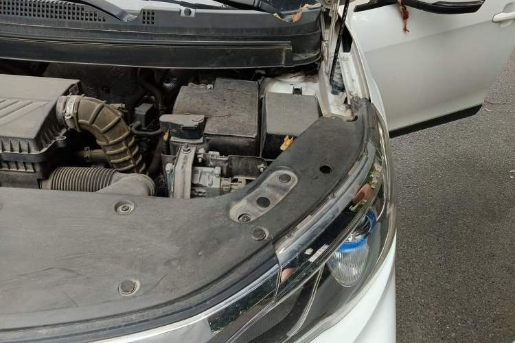 Used Geely Auto Vision X3 2019 Upgraded Model 1.5L CVT Elite Version Engine Bay Left