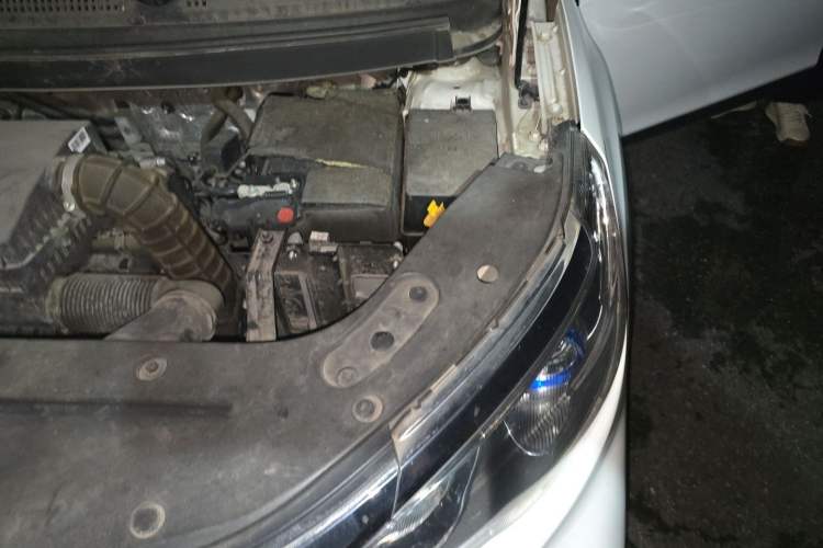 Used Geely Auto Vision X3 2019 Upgraded Model 1.5L Manual Luxury Version Engine Bay Left