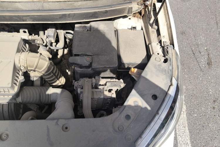 Used Geely Auto Vision X3 2019 Upgraded Model 1.5L CVT Prestige Version Engine Bay Left
