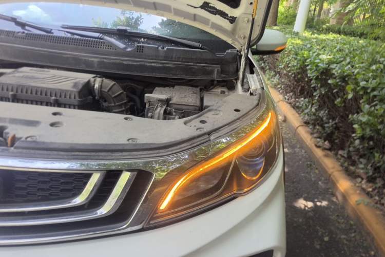 Used Geely Auto Vision X3 2019 Upgraded Model 1.5L CVT Elite Version Engine Bay Left