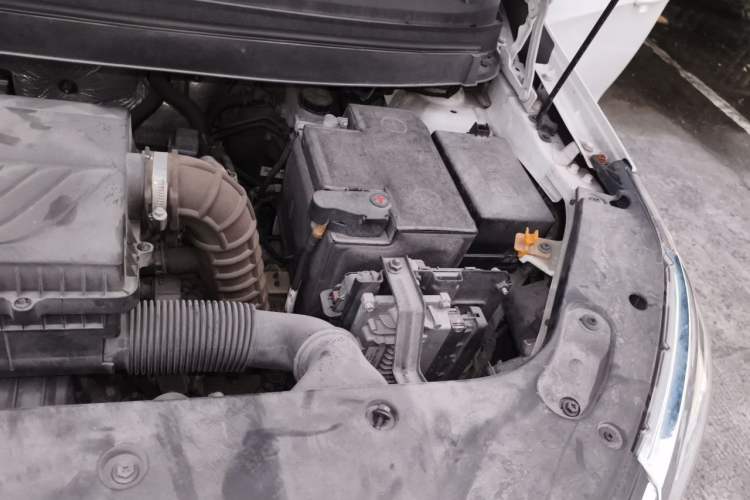 Used Geely Auto Vision X3 2019 Upgraded Model 1.5L CVT Prestige Version Engine Bay Left