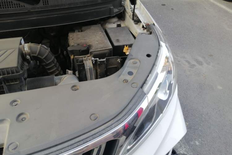 Used Geely Auto Vision X3 2019 Upgraded Model 1.5L Manual Luxury Version Engine Bay Left