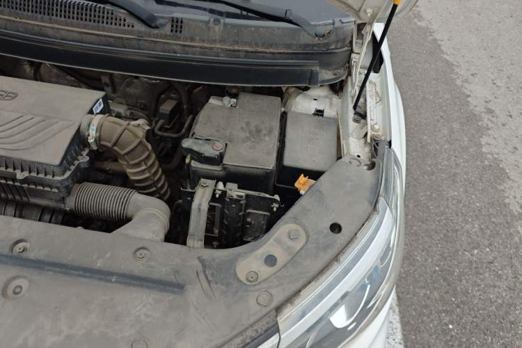 Used Geely Auto Vision X3 2019 Upgraded Model 1.5L Manual Elite Version Engine Bay Left