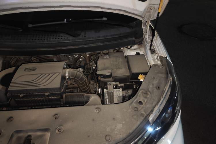 Used Geely Auto Vision X3 2019 Upgraded Model 1.5L CVT Elite Version Engine Bay Left