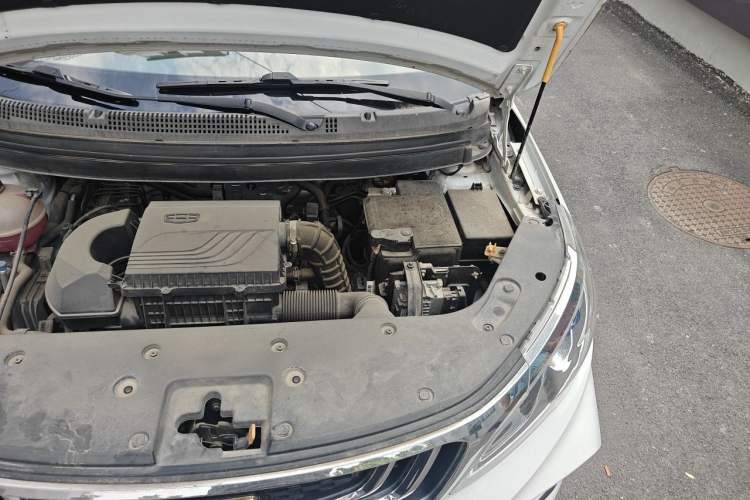 Used Geely Auto Vision X3 2019 Upgraded Model 1.5L CVT Elite Version Engine Bay Left