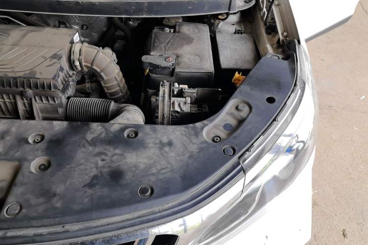 Used Geely Auto Vision X3 2019 Upgraded Model 1.5L CVT Elite Version Engine Bay Left