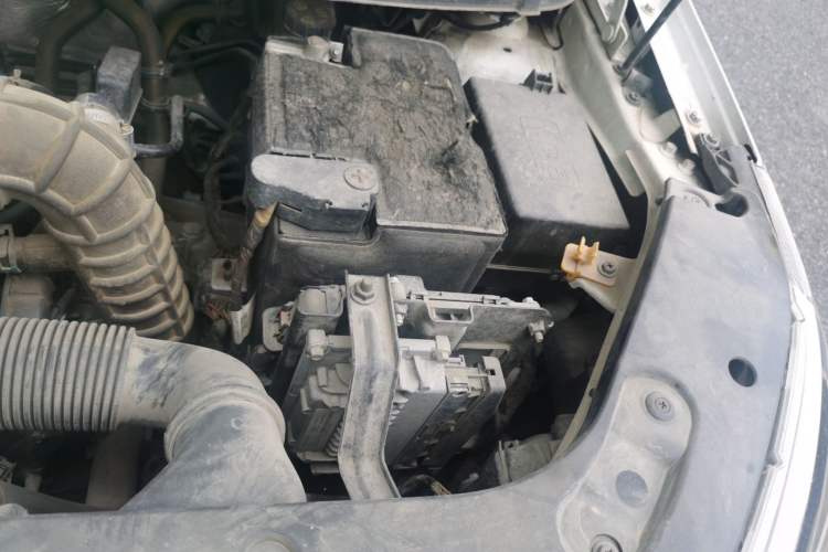 Used Geely Auto Vision X3 2019 Upgraded Model 1.5L CVT Prestige Version Engine Bay Left