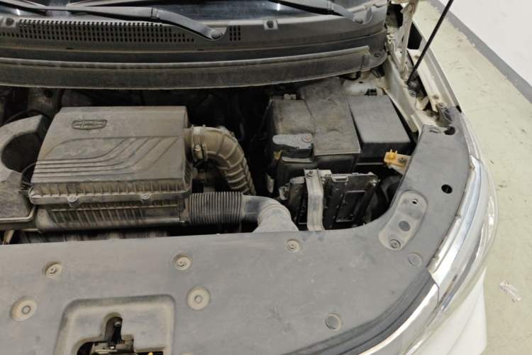 Used Geely Auto Vision X3 2019 Upgraded Model 1.5L Manual Elite Version Engine Bay Left