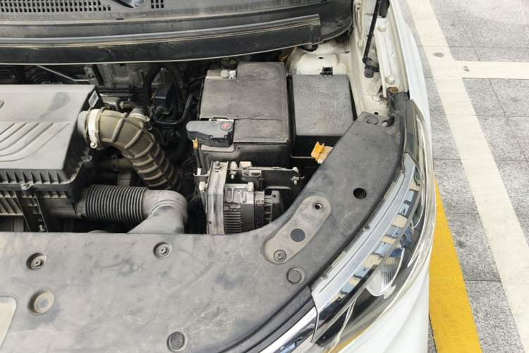 Used Geely Auto Vision X3 2019 Upgraded Model 1.5L CVT Prestige Version Engine Bay Left
