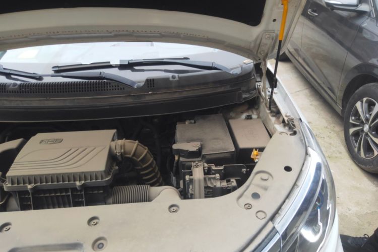 Used Geely Auto Vision X3 2019 Upgraded Model 1.5L CVT Prestige Version Engine Bay Left